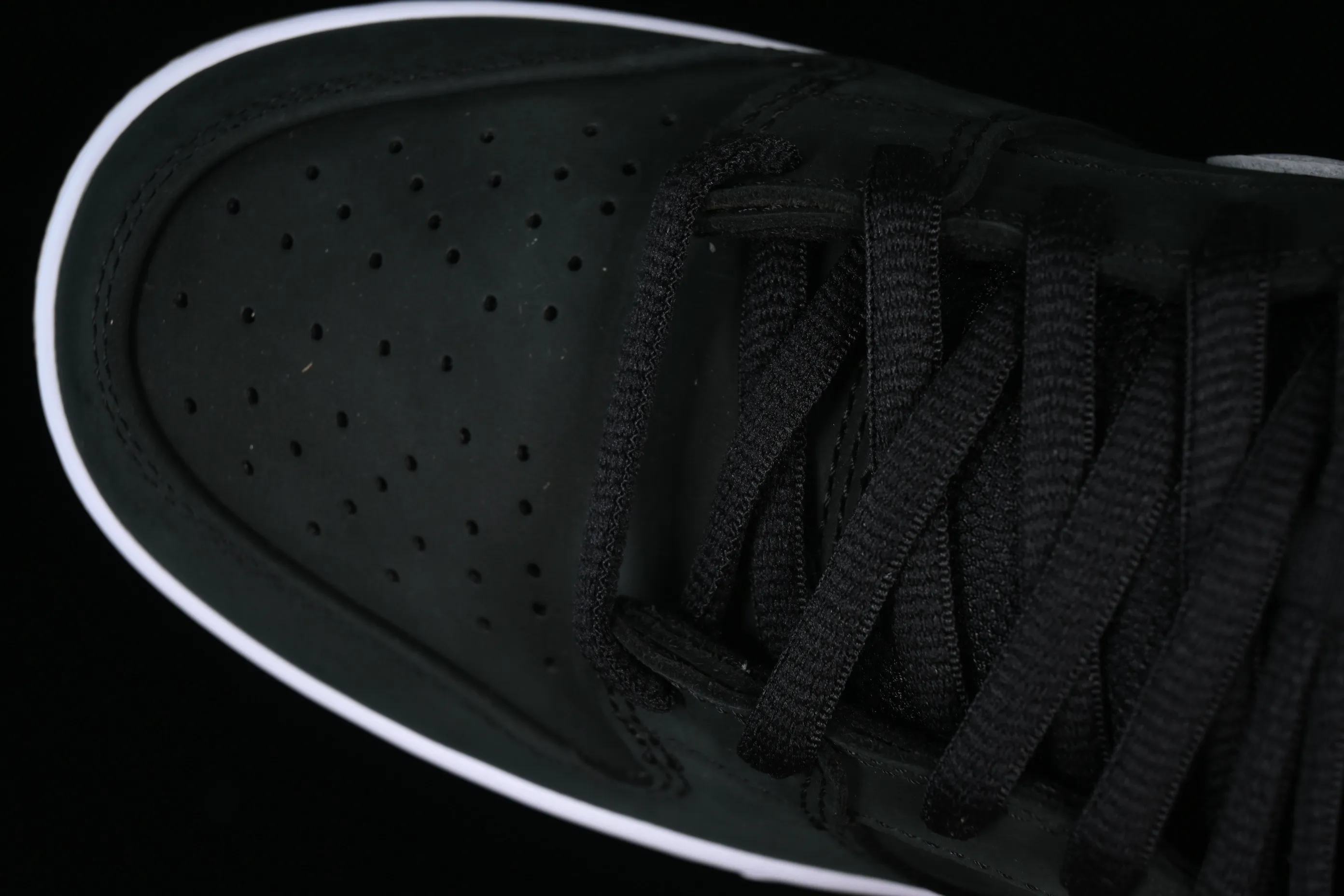 All Categories Nk SB Dunk Series Nk SB Dunk Low Low-top sneakers Nk SB Dunk Low "Black Gum" Raw rubber black and white SB low-top casual sneakers CD2563-006